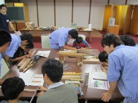 夏休み工作教室　伝統建築に学ぶ　イスをつくってみよう！